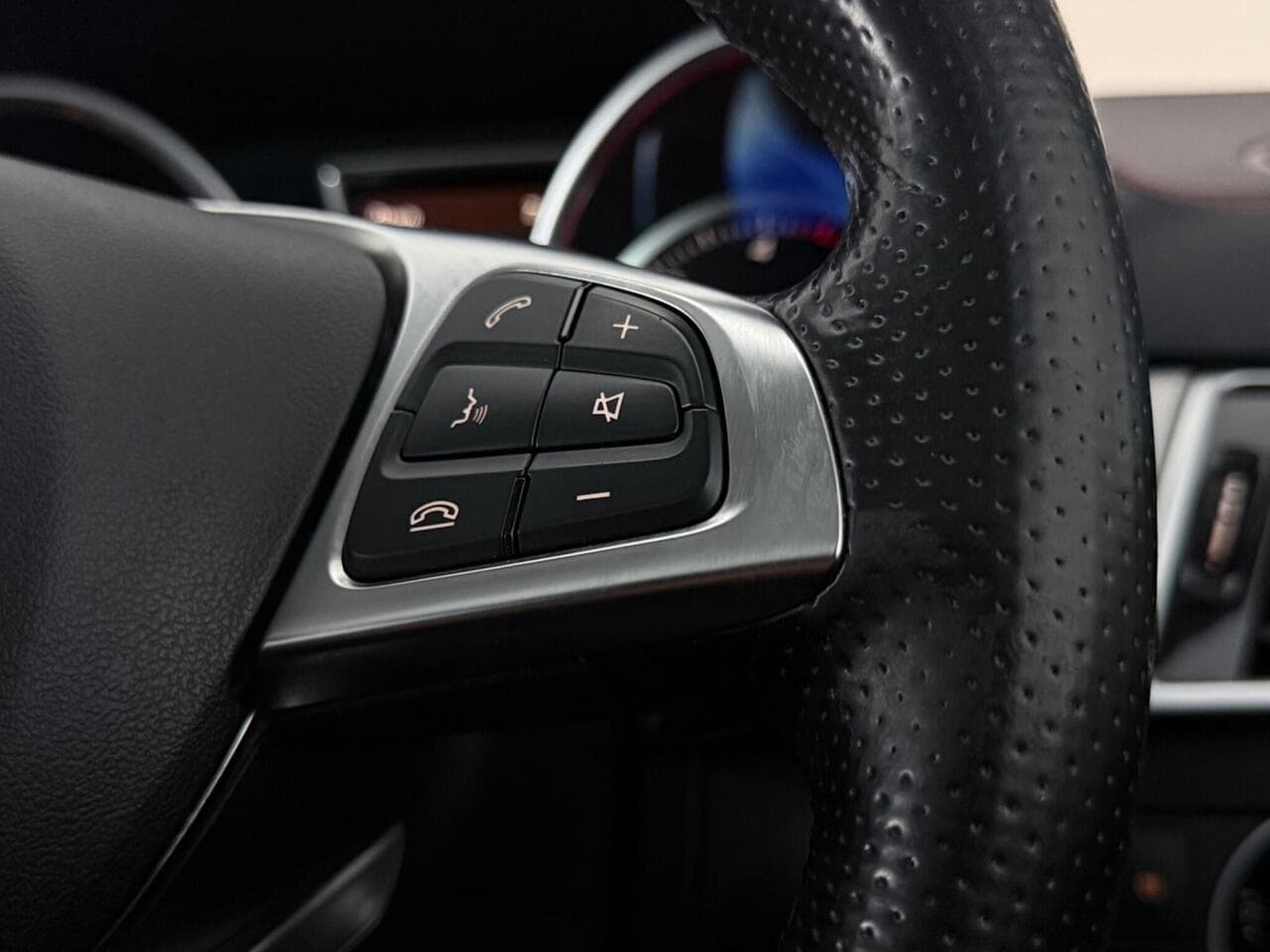 Mercedes-Benz GLE thumbnail Misc Controls