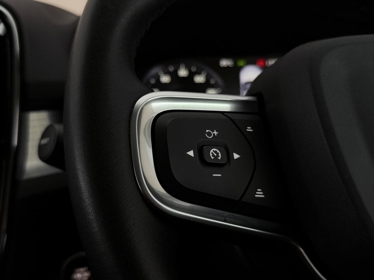 Volvo XC40 thumbnail Misc Controls