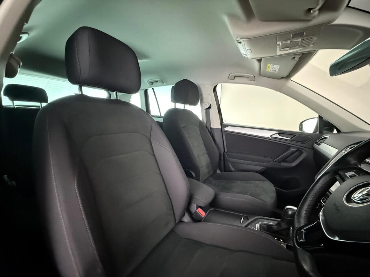 Volkswagen Tiguan thumbnail Seat Driver