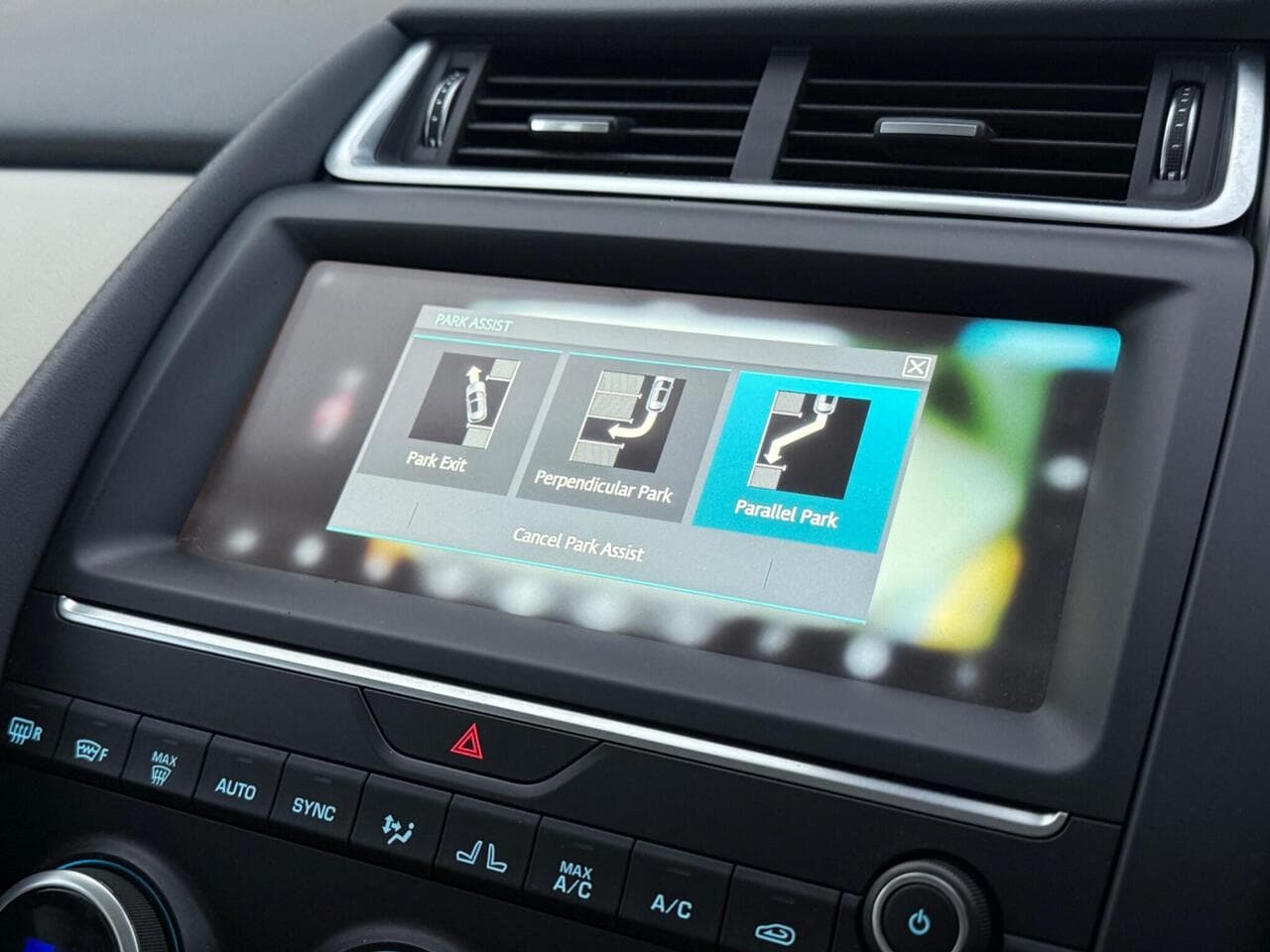 Jaguar E-PACE thumbnail Infotainment System