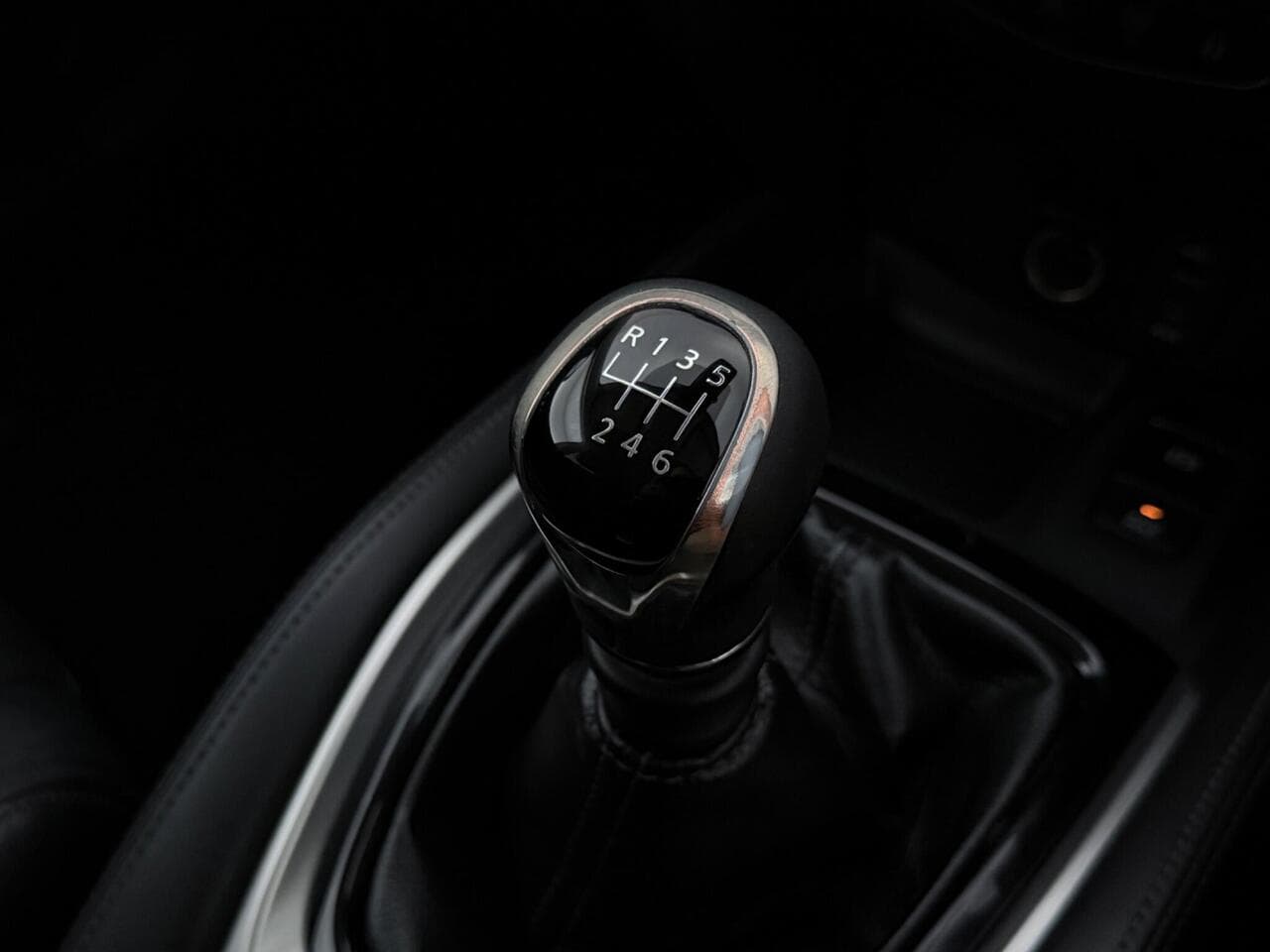 Nissan X-Trail thumbnail Interior Front