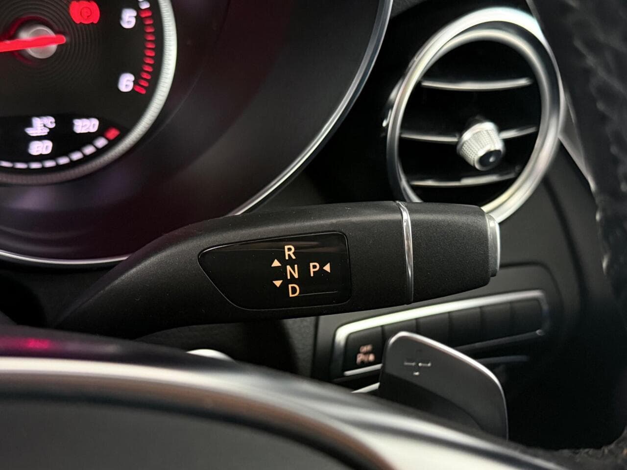 Mercedes-Benz GLC thumbnail Misc Controls