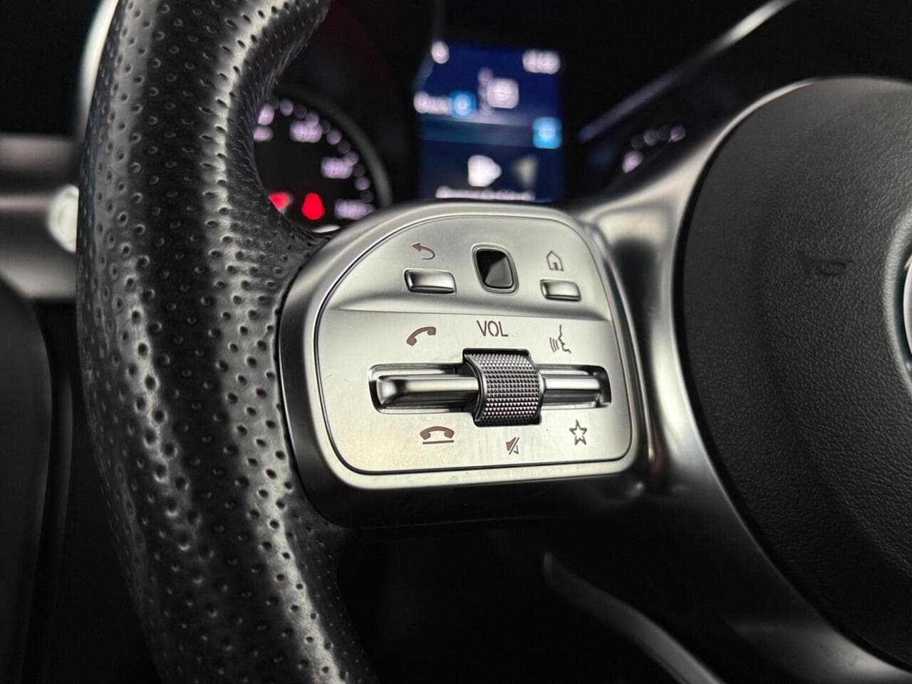 Mercedes-Benz GLC thumbnail Misc Controls