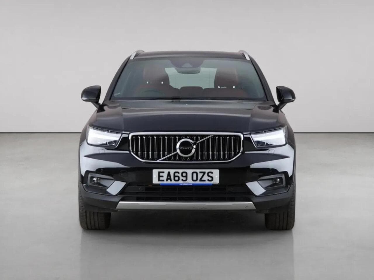 Volvo XC40 thumbnail Front