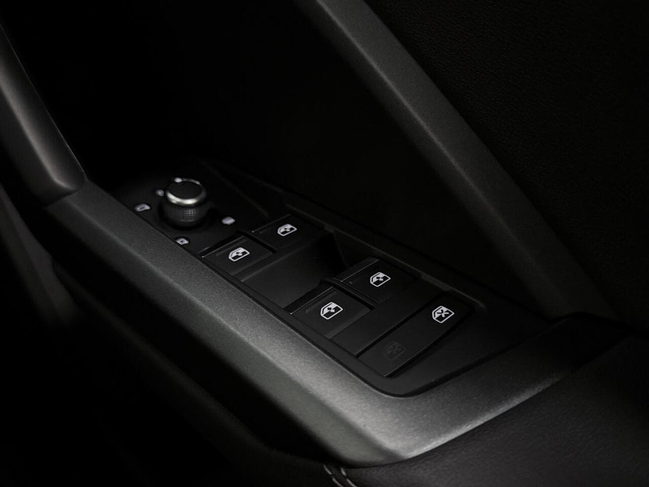 Audi Q3 thumbnail Misc Controls