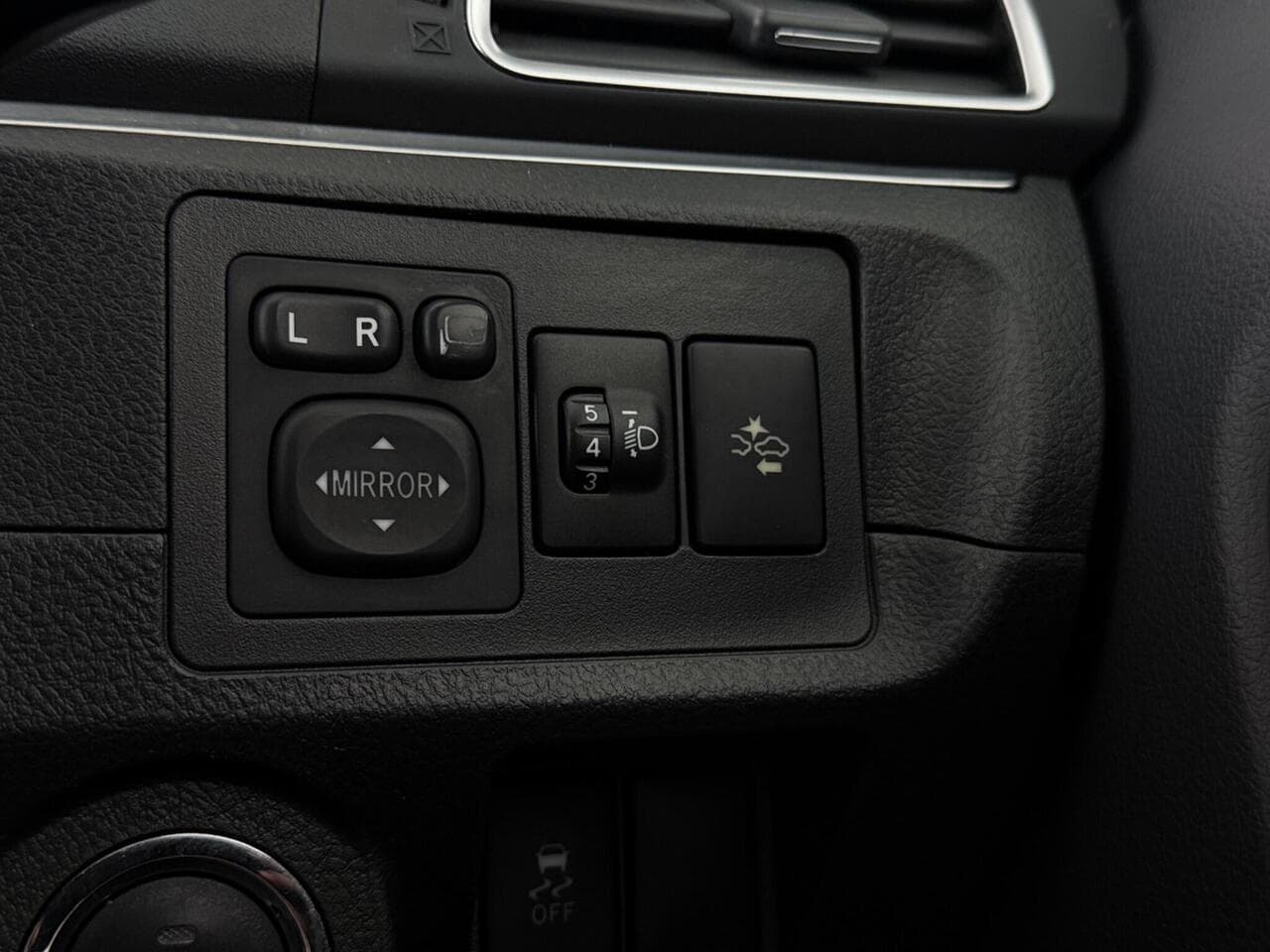 Toyota Verso thumbnail Misc Controls
