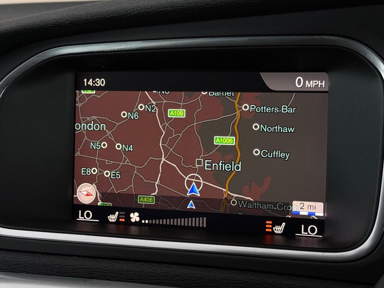 Volvo V40 Cross Country thumbnail Infotainment System