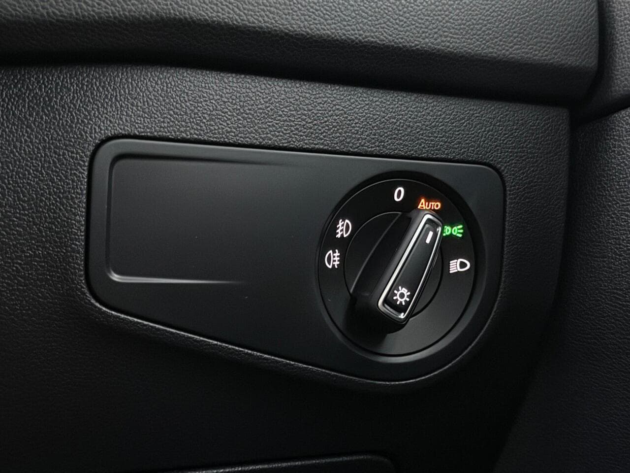 Volkswagen Tiguan thumbnail Misc Controls
