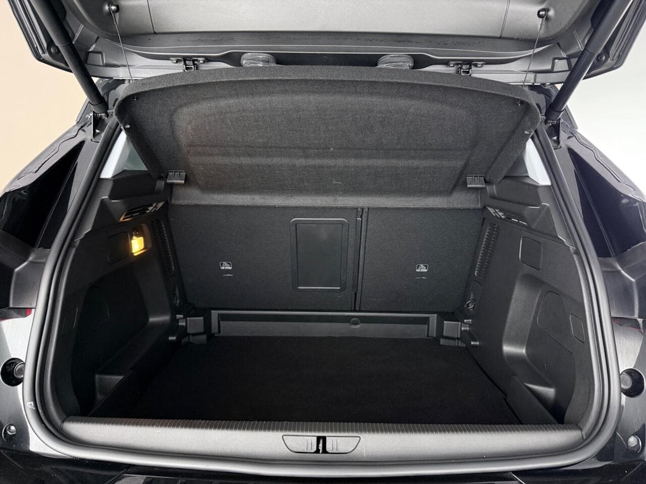 Vauxhall Grandland thumbnail Boot