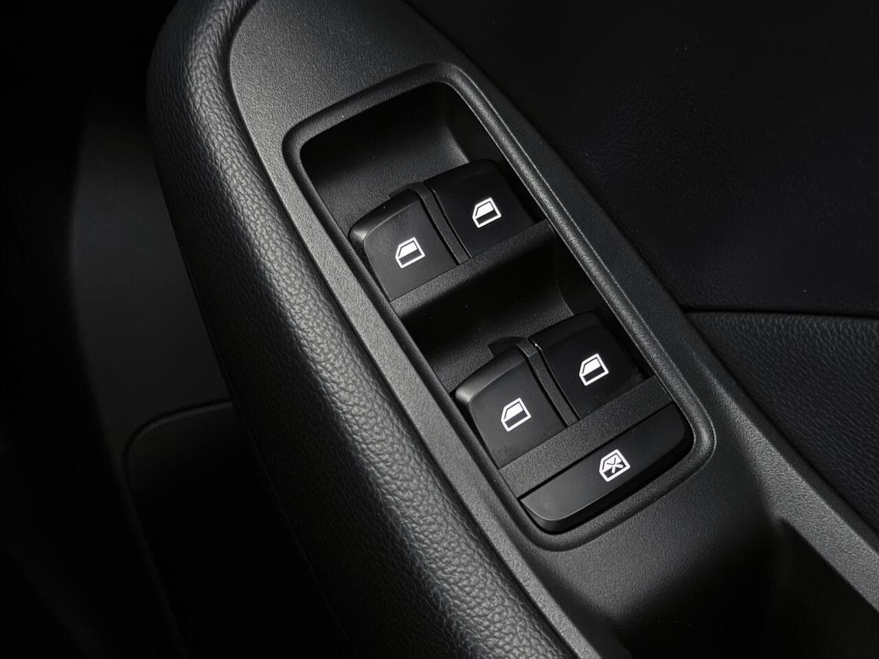 MG MG ZS thumbnail Misc Controls