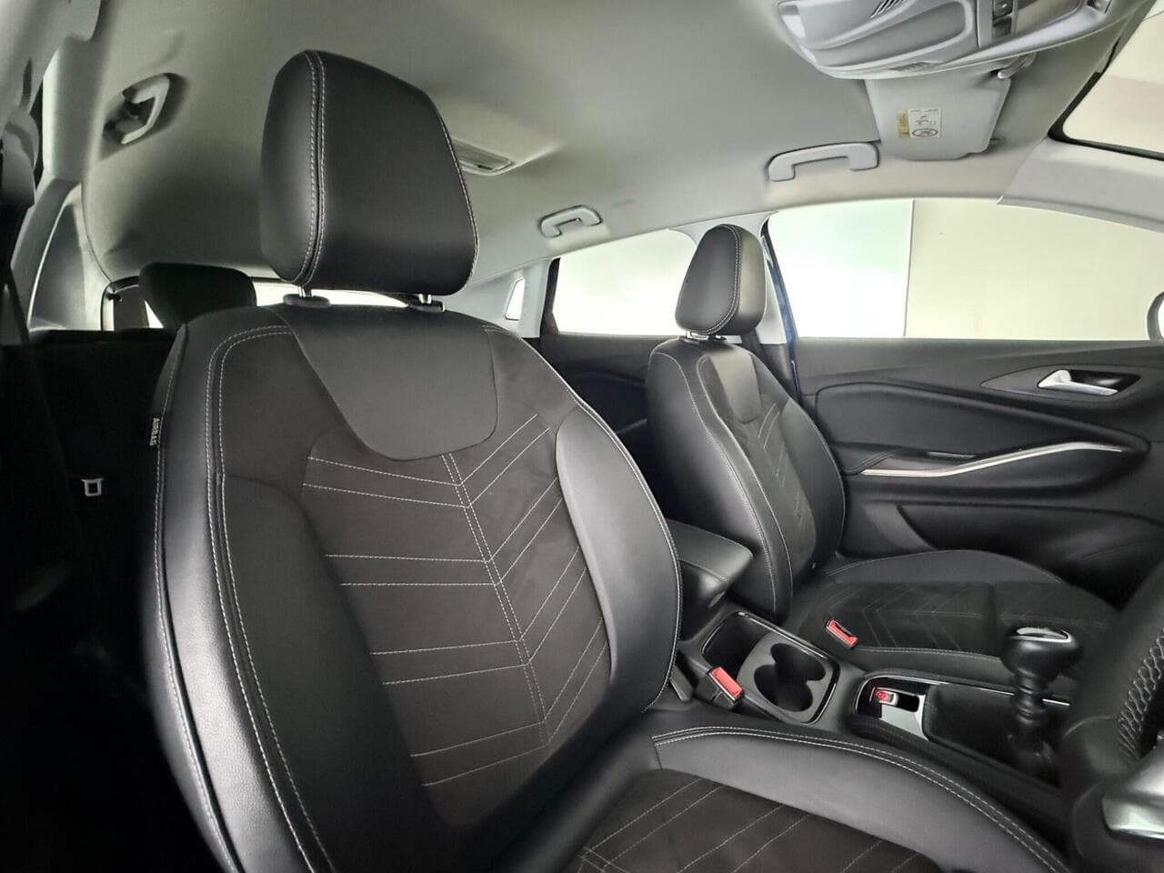 Vauxhall Grandland X thumbnail Seat Driver