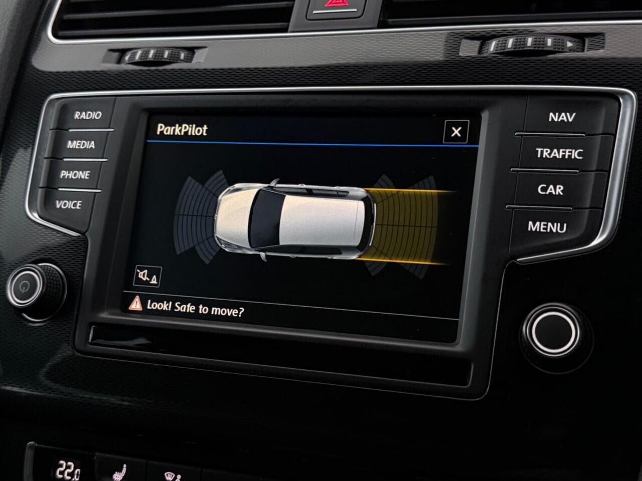 Volkswagen Golf thumbnail Infotainment System