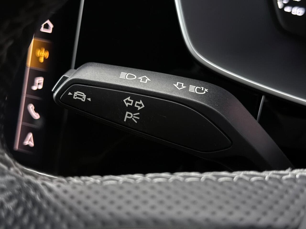 Audi Q3 thumbnail Misc Controls