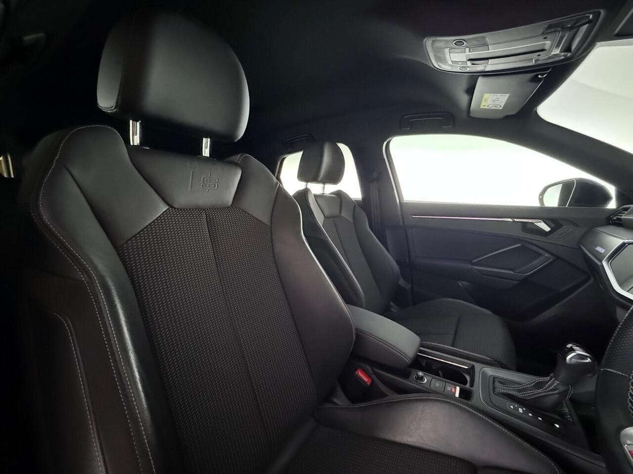 Audi Q3 thumbnail Seat Driver