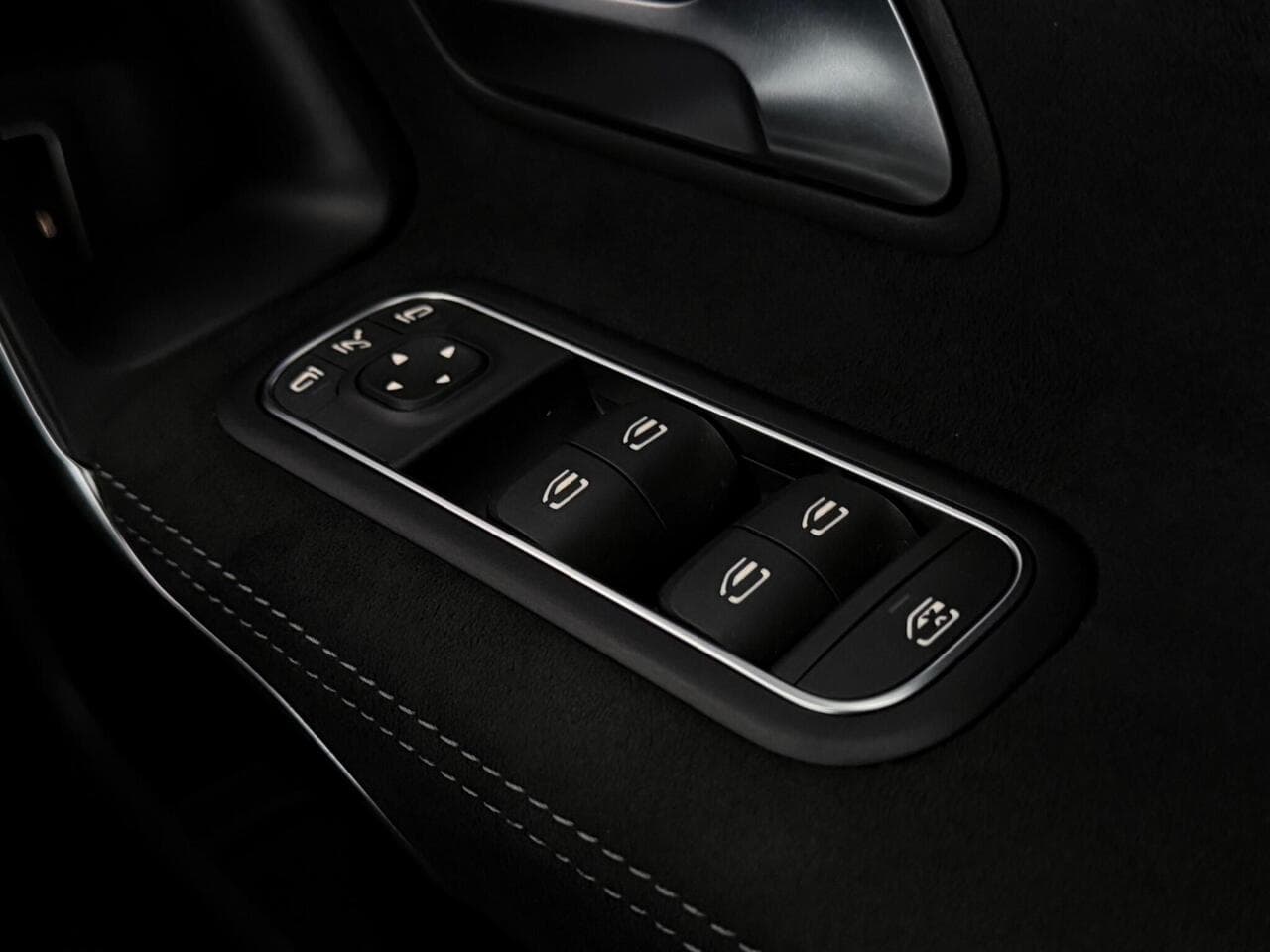 Mercedes-Benz A Class thumbnail Misc Controls