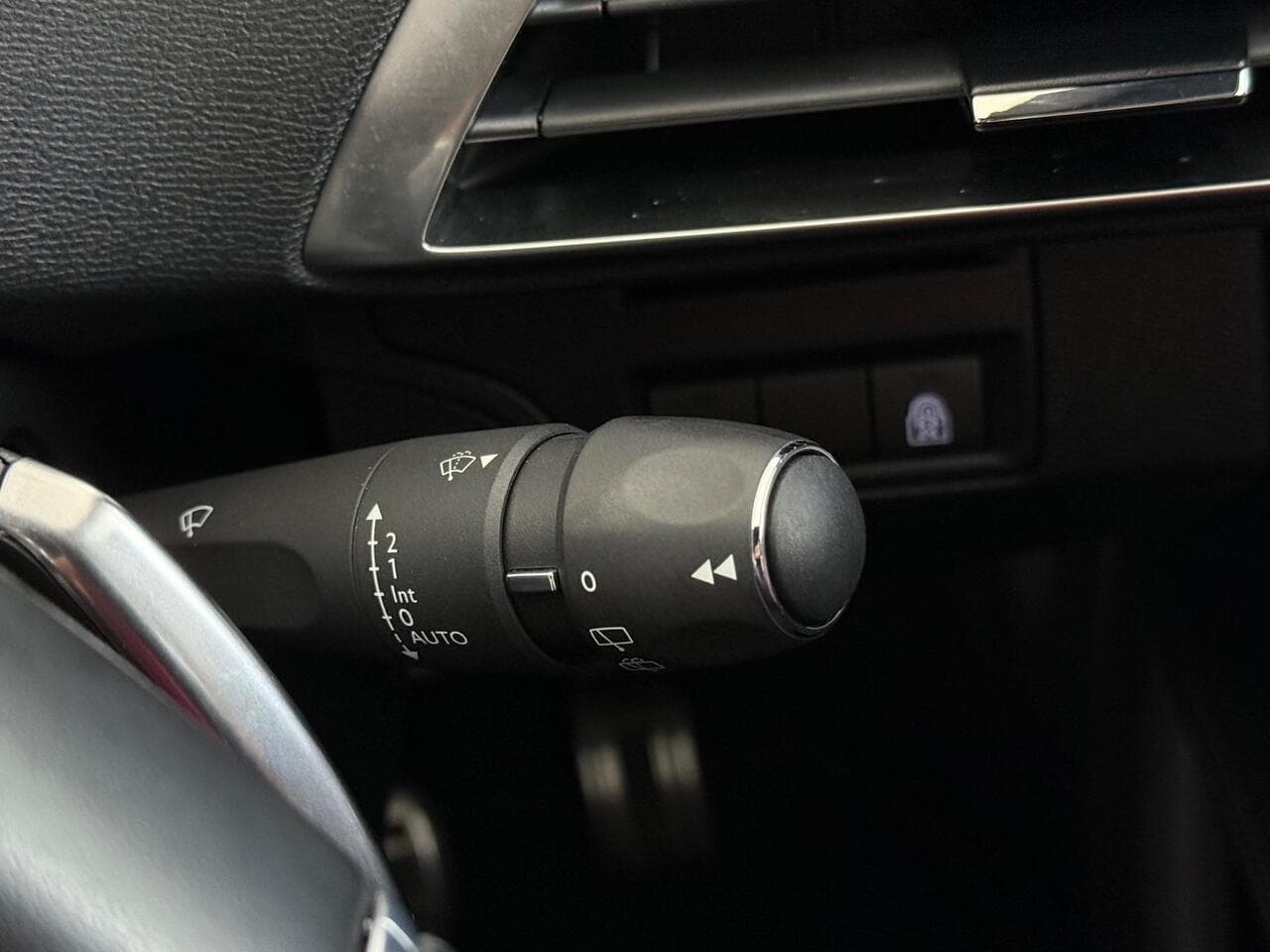 Peugeot 3008 thumbnail Misc Controls