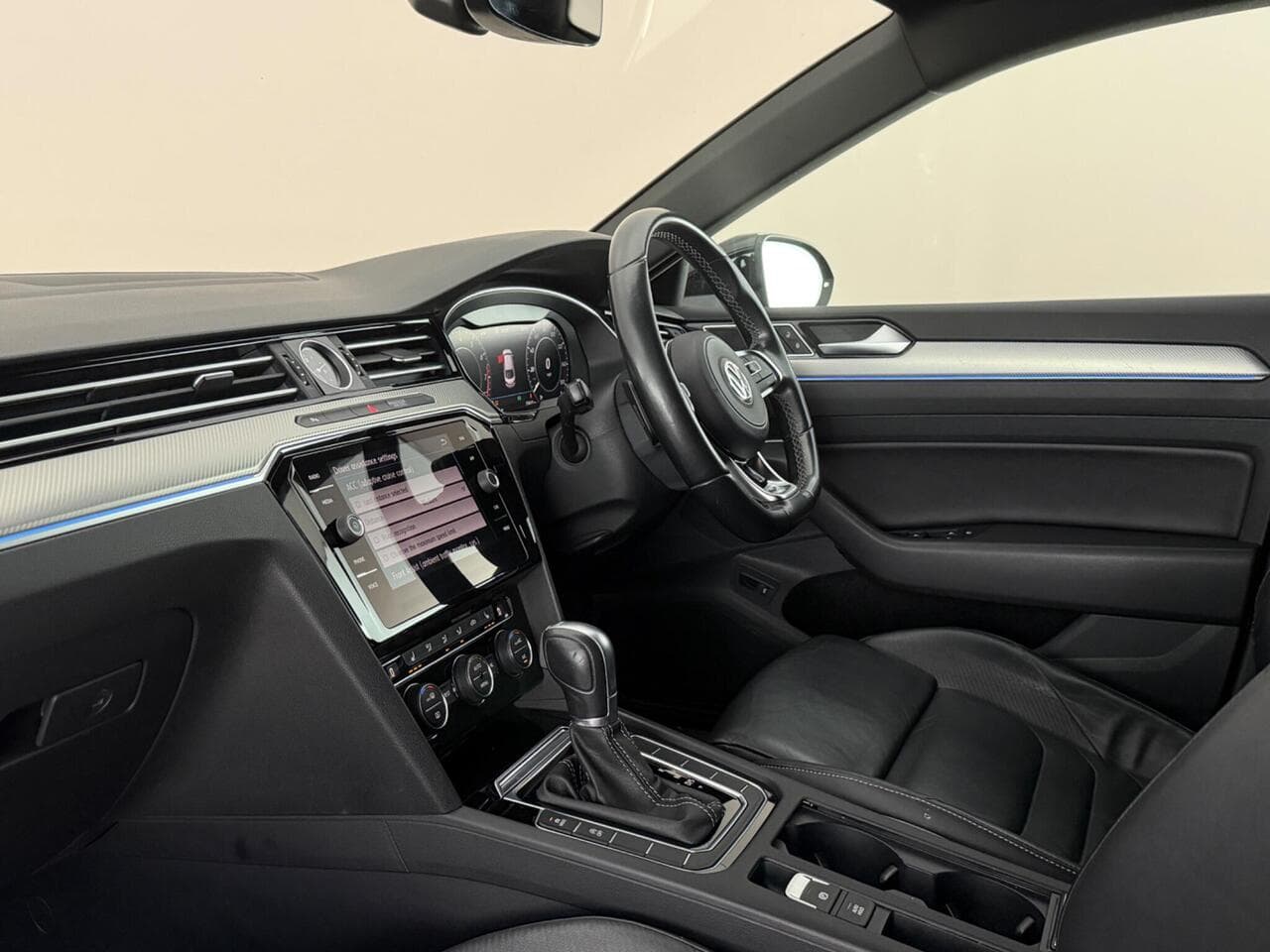 Volkswagen Arteon thumbnail Interior Front