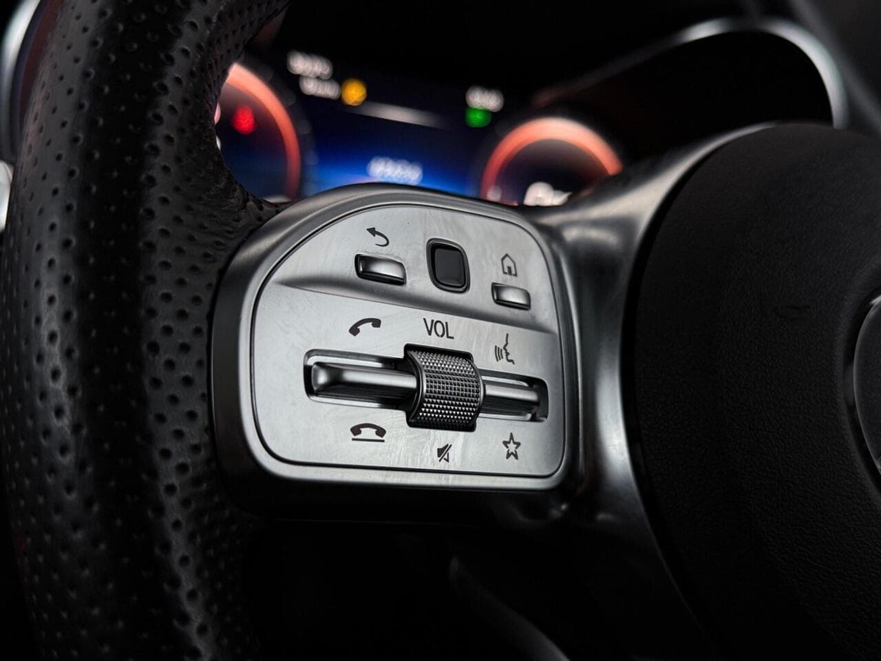 Mercedes-Benz GLC thumbnail Misc Controls