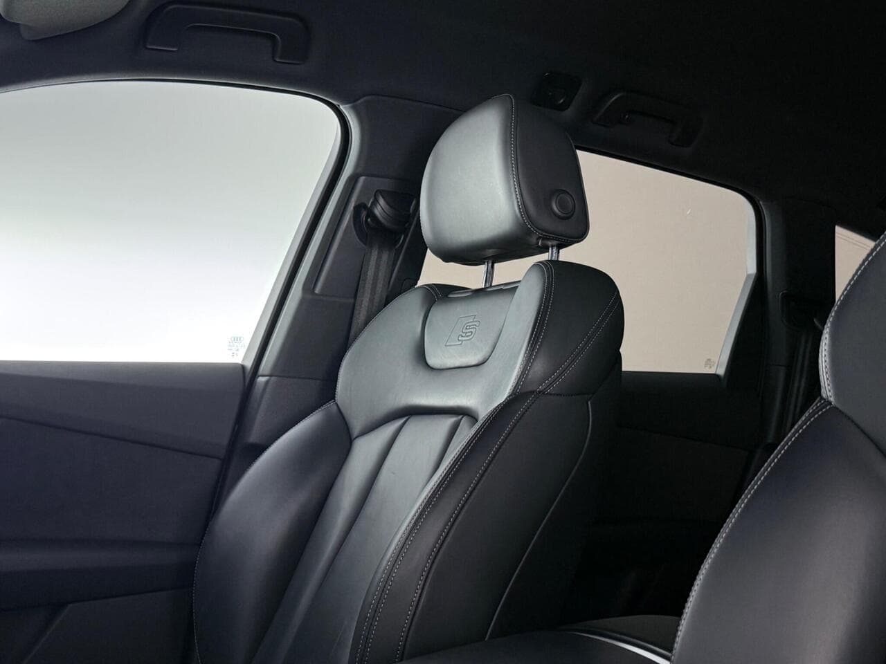 Audi Q7 thumbnail Interior Front