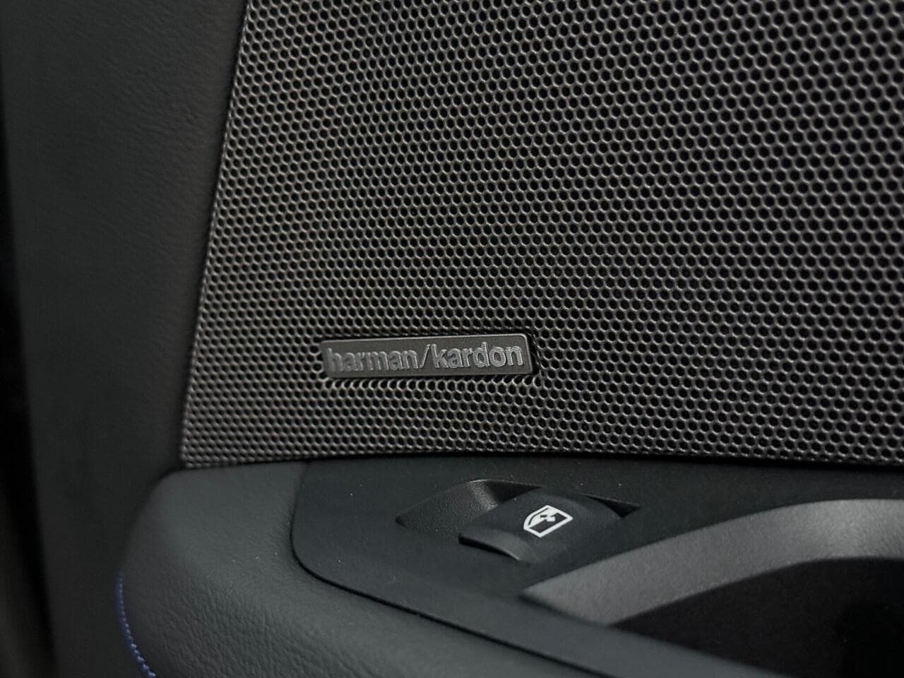 BMW i4 thumbnail Misc Controls