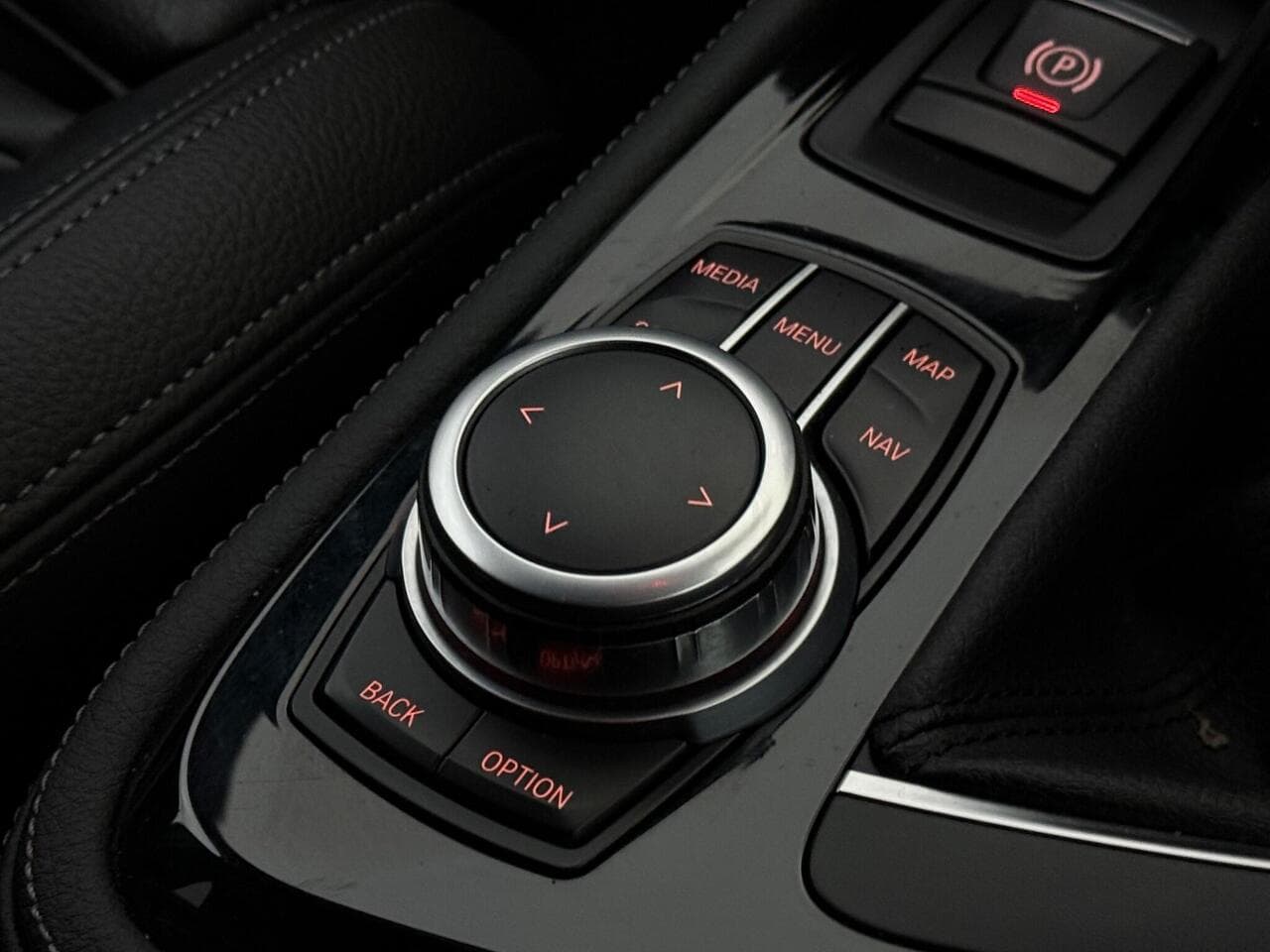 BMW 2 Series Gran Tourer thumbnail Misc Controls