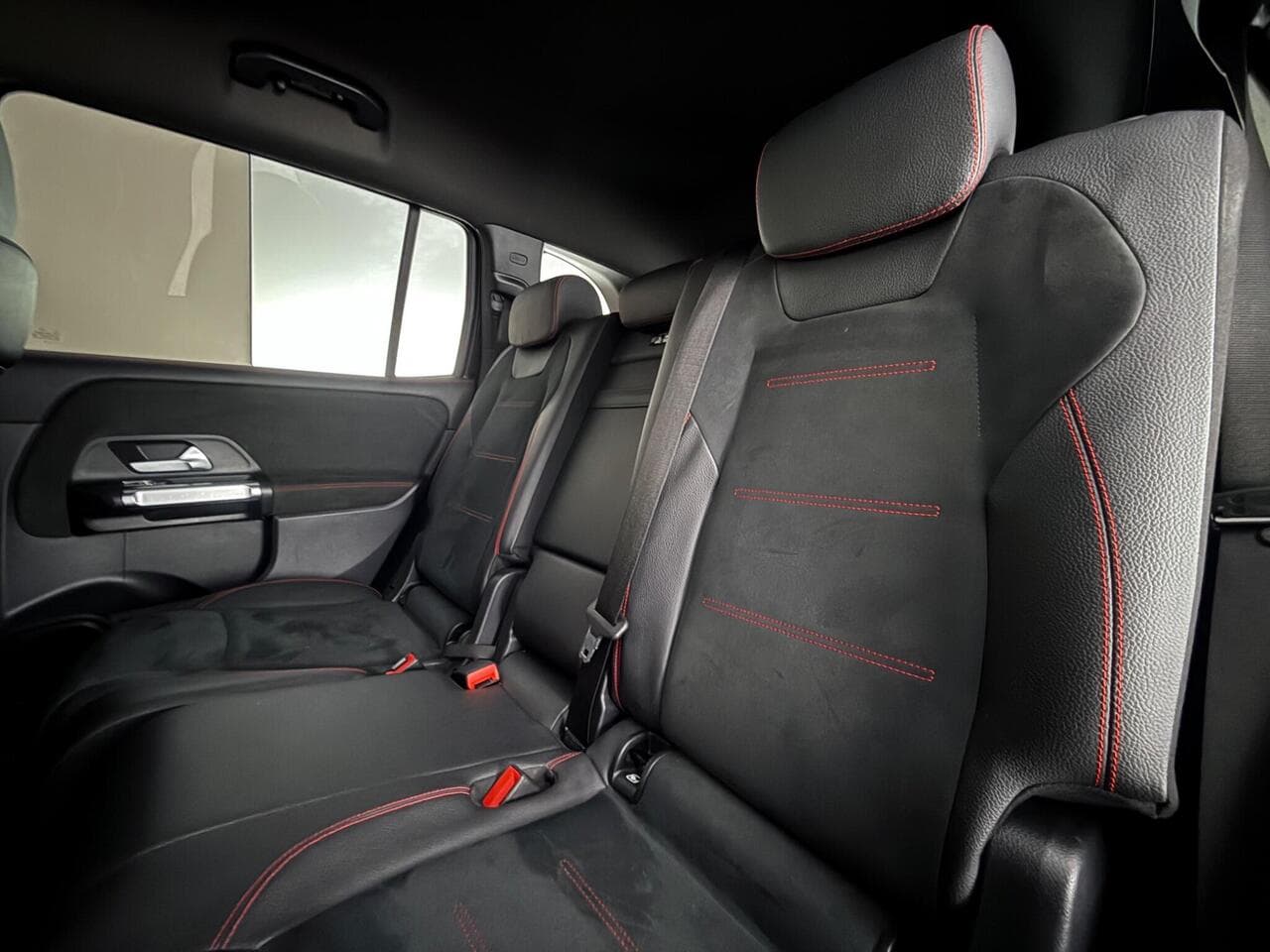 Mercedes-Benz GLB thumbnail Seats Rear
