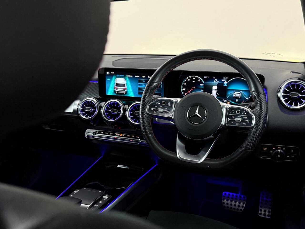 Mercedes-Benz GLB thumbnail Interior Front
