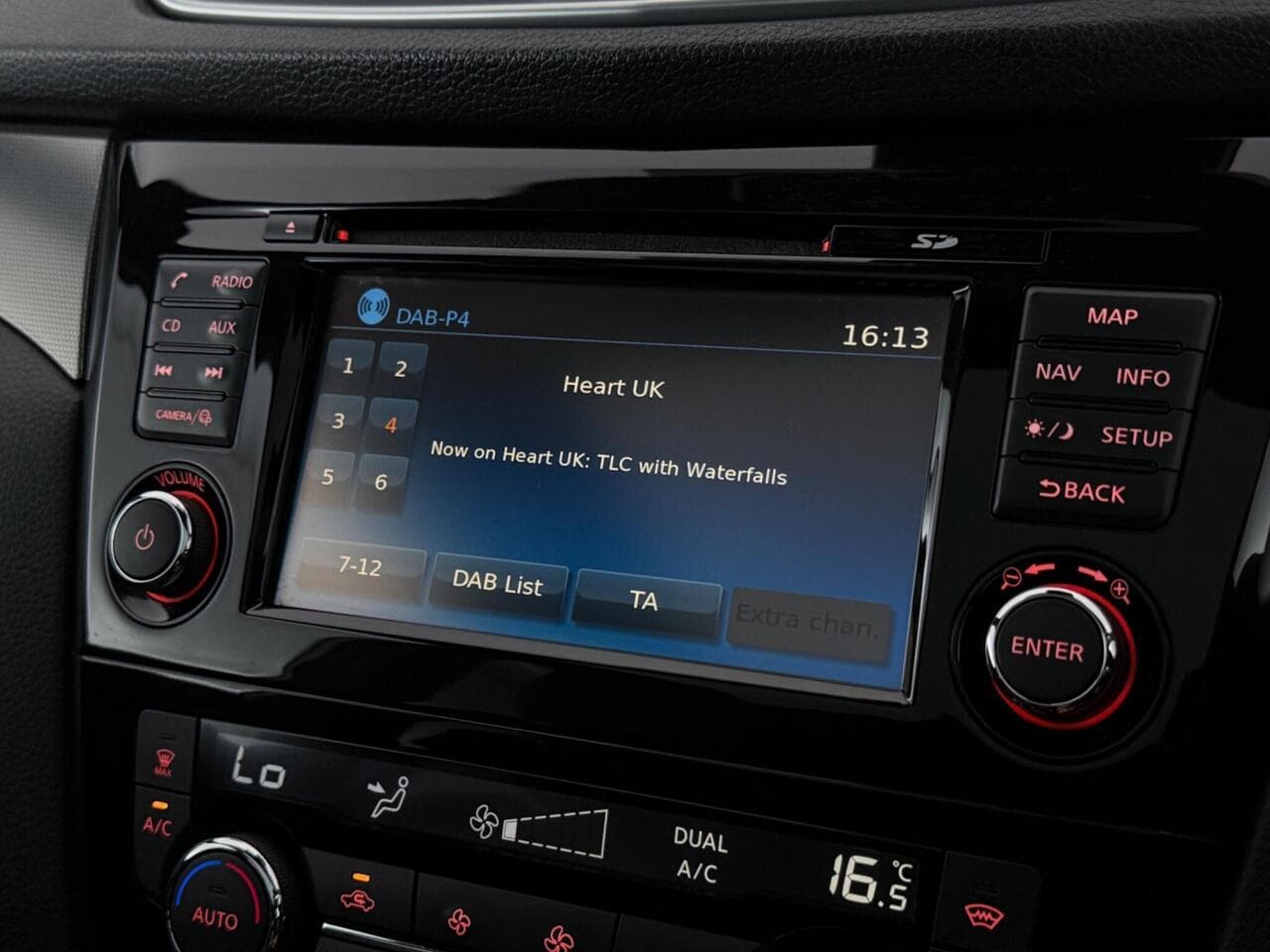 Nissan Qashqai thumbnail Infotainment System