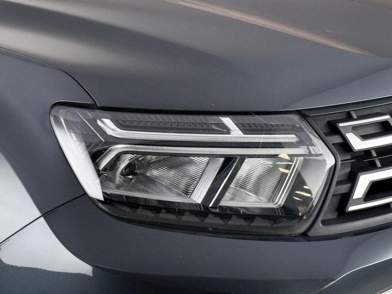 Dacia Duster thumbnail Lights Front