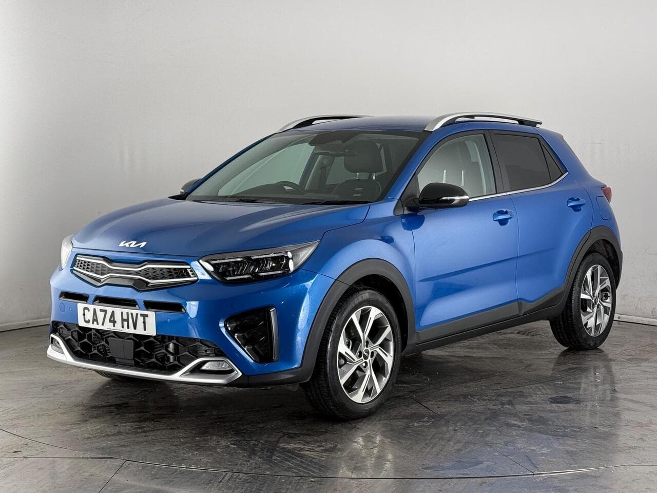 Kia Stonic thumbnail Front Left