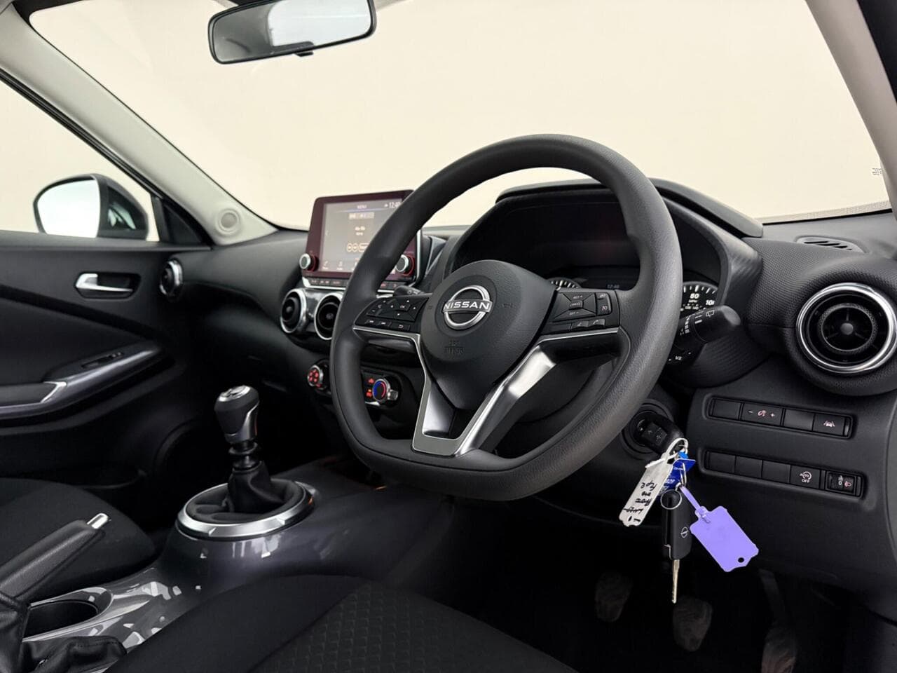 Nissan Juke thumbnail Interior Front
