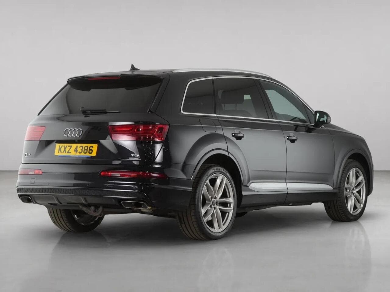 Audi Q7 thumbnail Rear Right