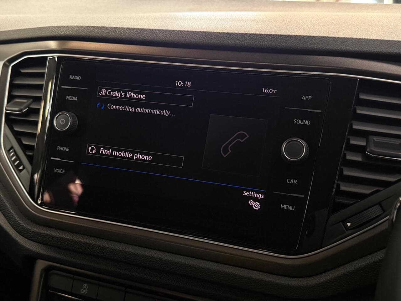 Volkswagen T-Roc thumbnail Infotainment System