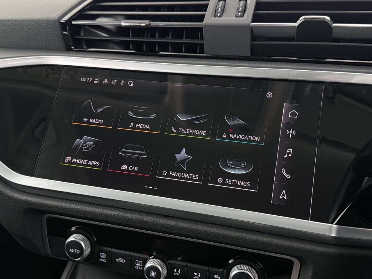 Audi Q3 thumbnail Infotainment System