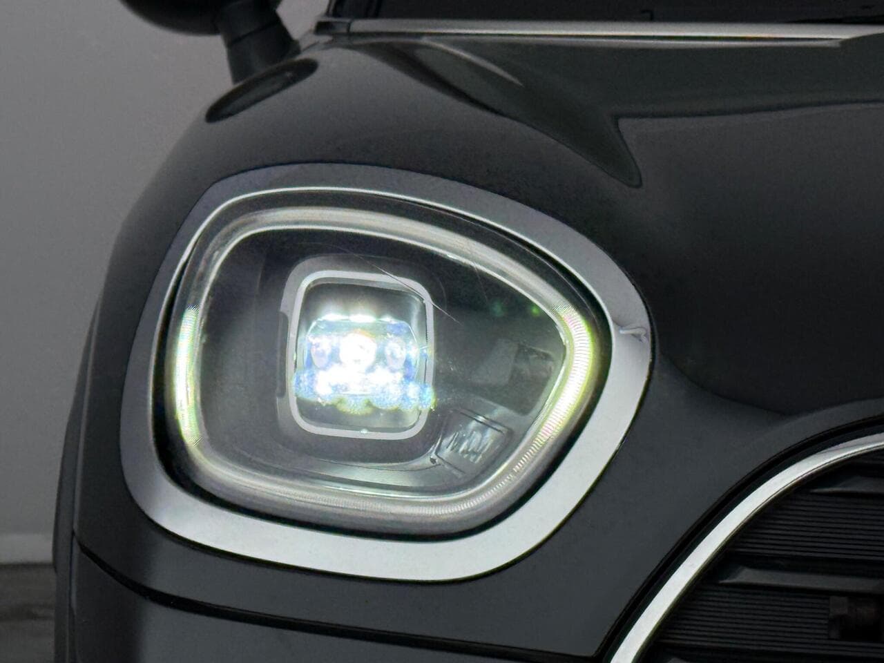 MINI Countryman thumbnail Lights Front