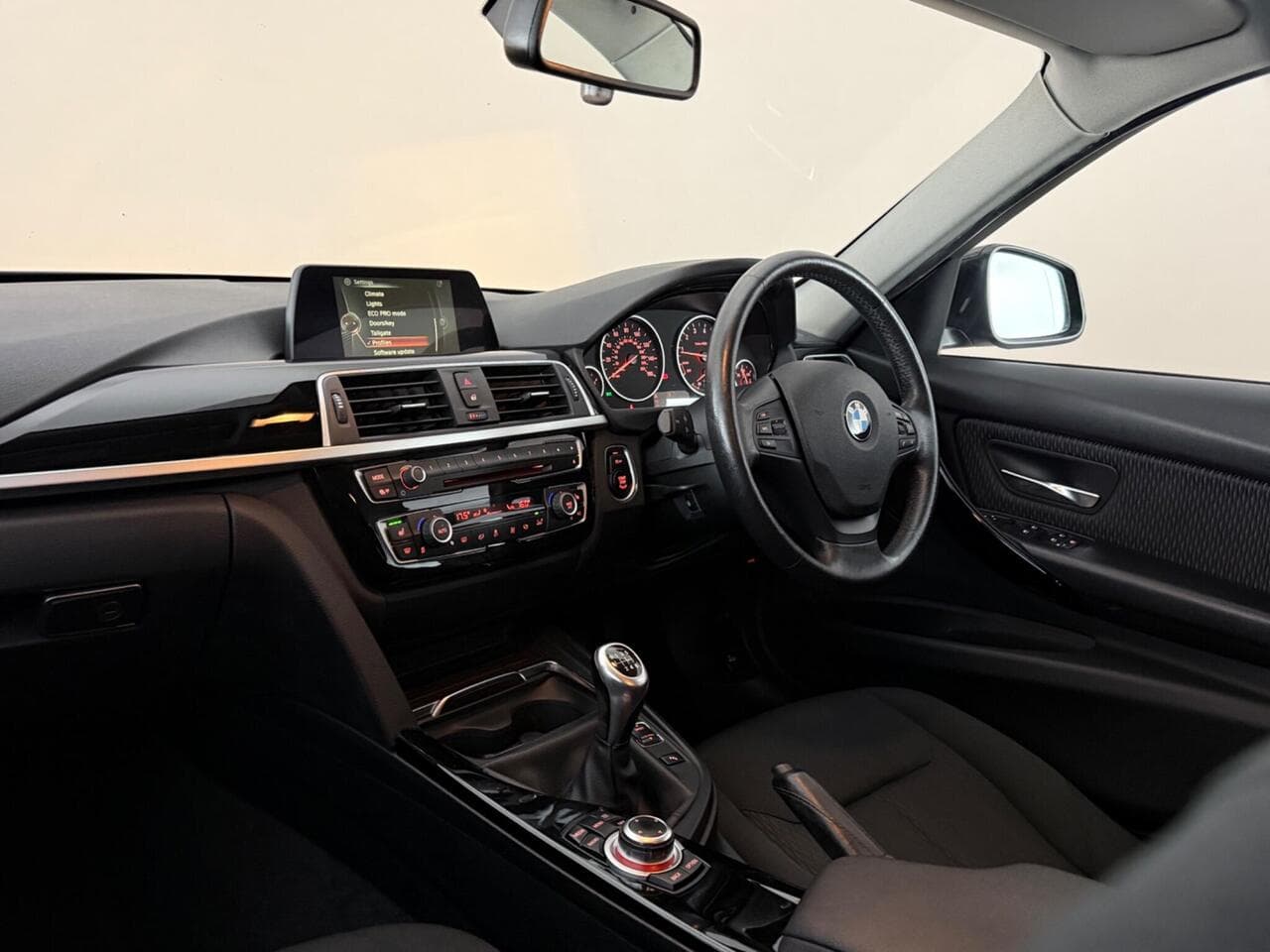 BMW 3 Series thumbnail Interior Front