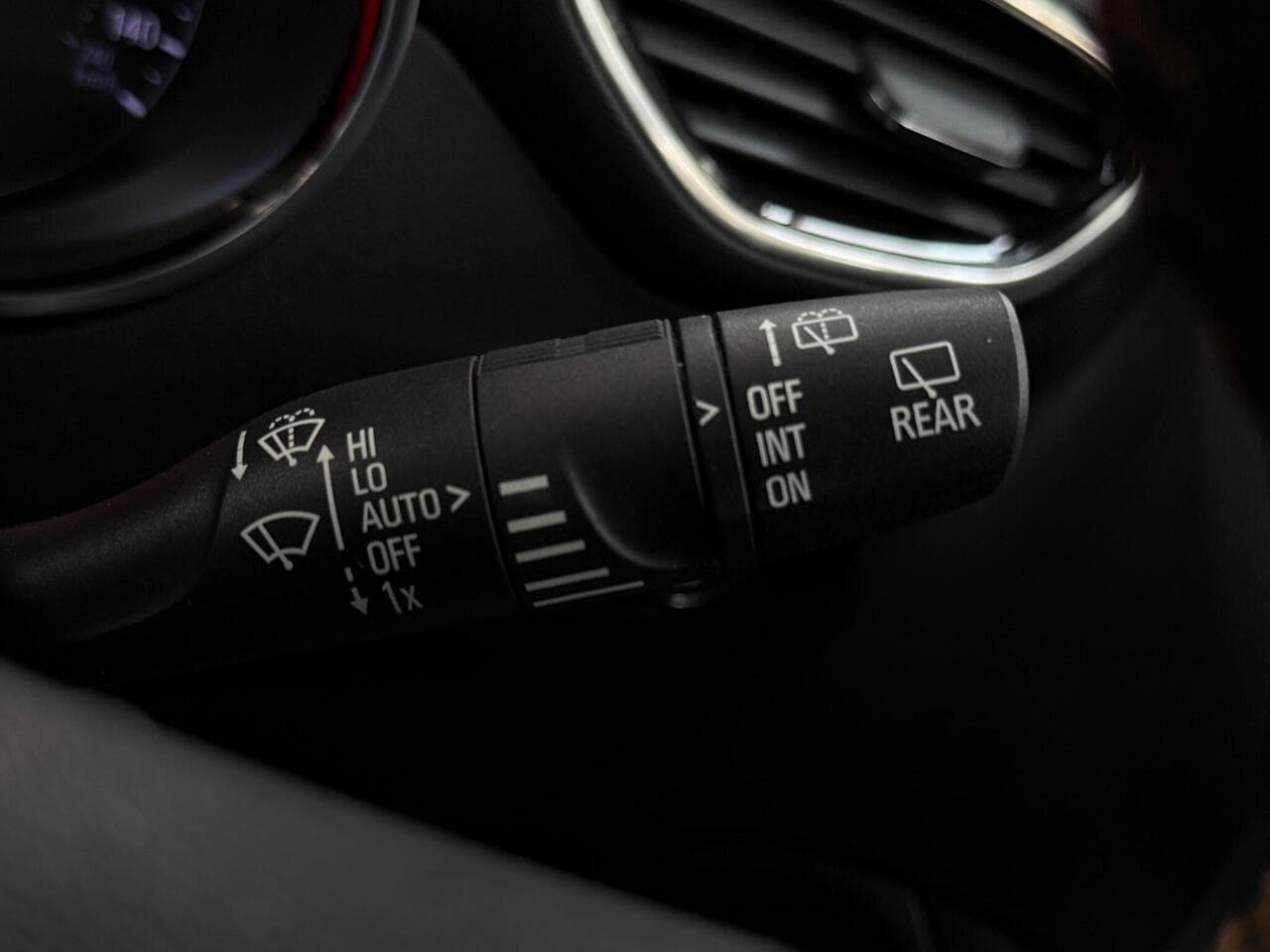 Vauxhall Crossland X thumbnail Misc Controls