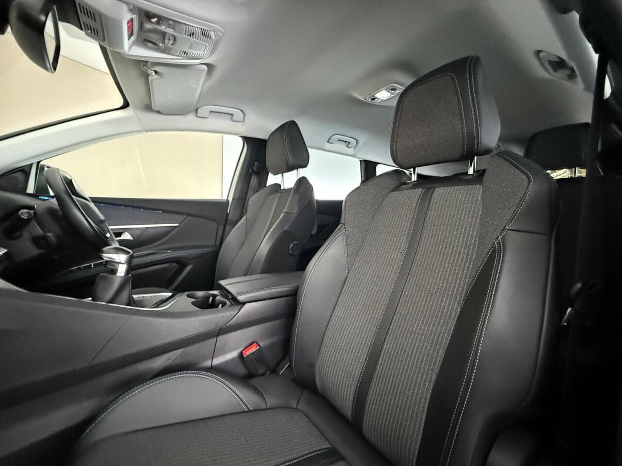 Peugeot 5008 thumbnail Seat Front Passenger