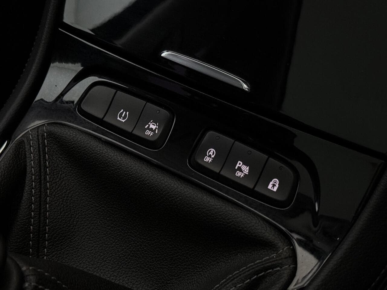 Vauxhall Grandland X thumbnail Misc Controls