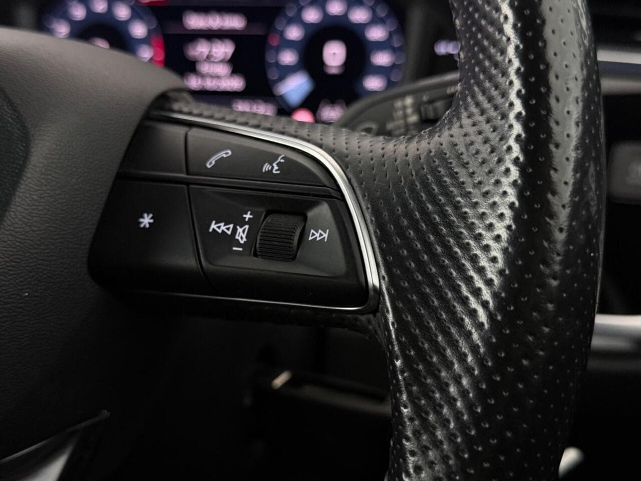 Audi Q3 thumbnail Misc Controls
