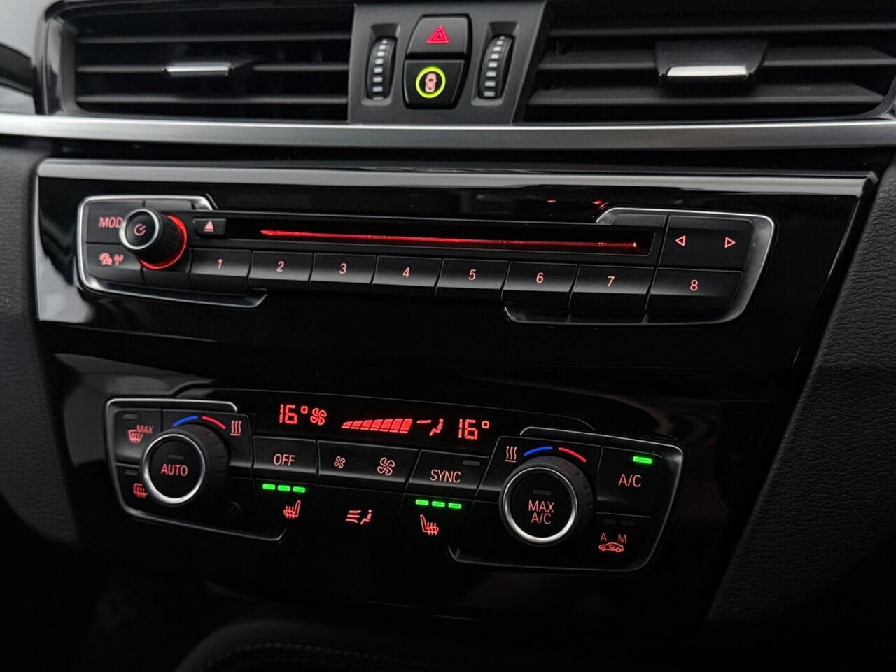 BMW X1 thumbnail Infotainment System