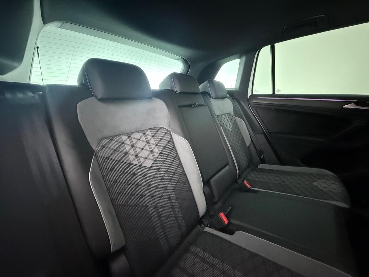 Volkswagen Tiguan thumbnail Seats Rear