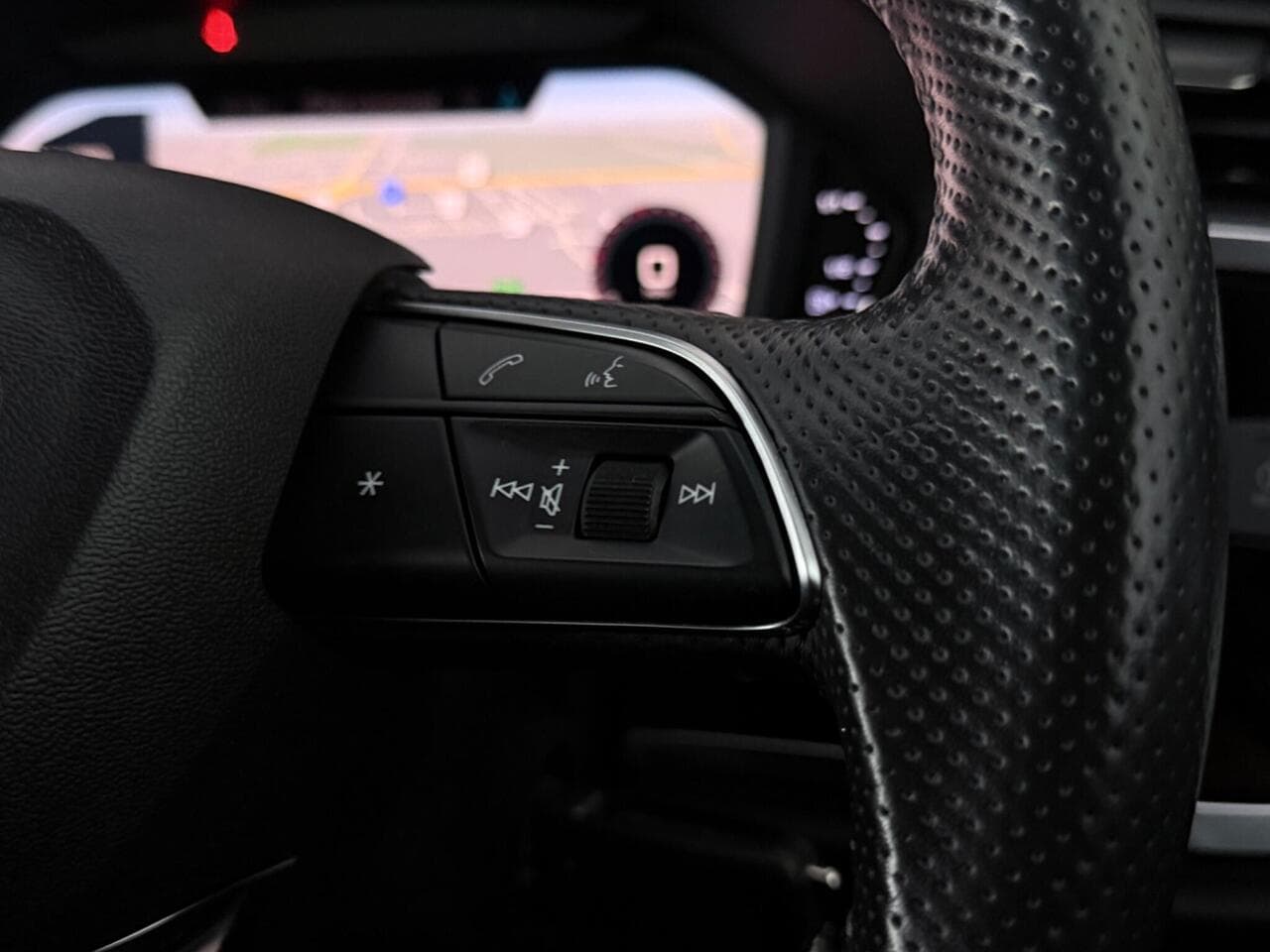 Audi Q3 thumbnail Misc Controls