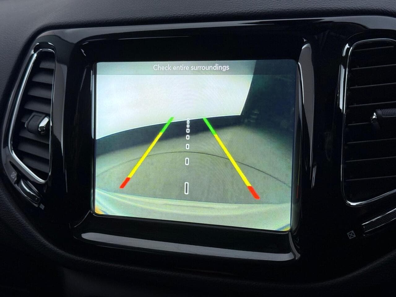 Jeep Compass thumbnail Infotainment System