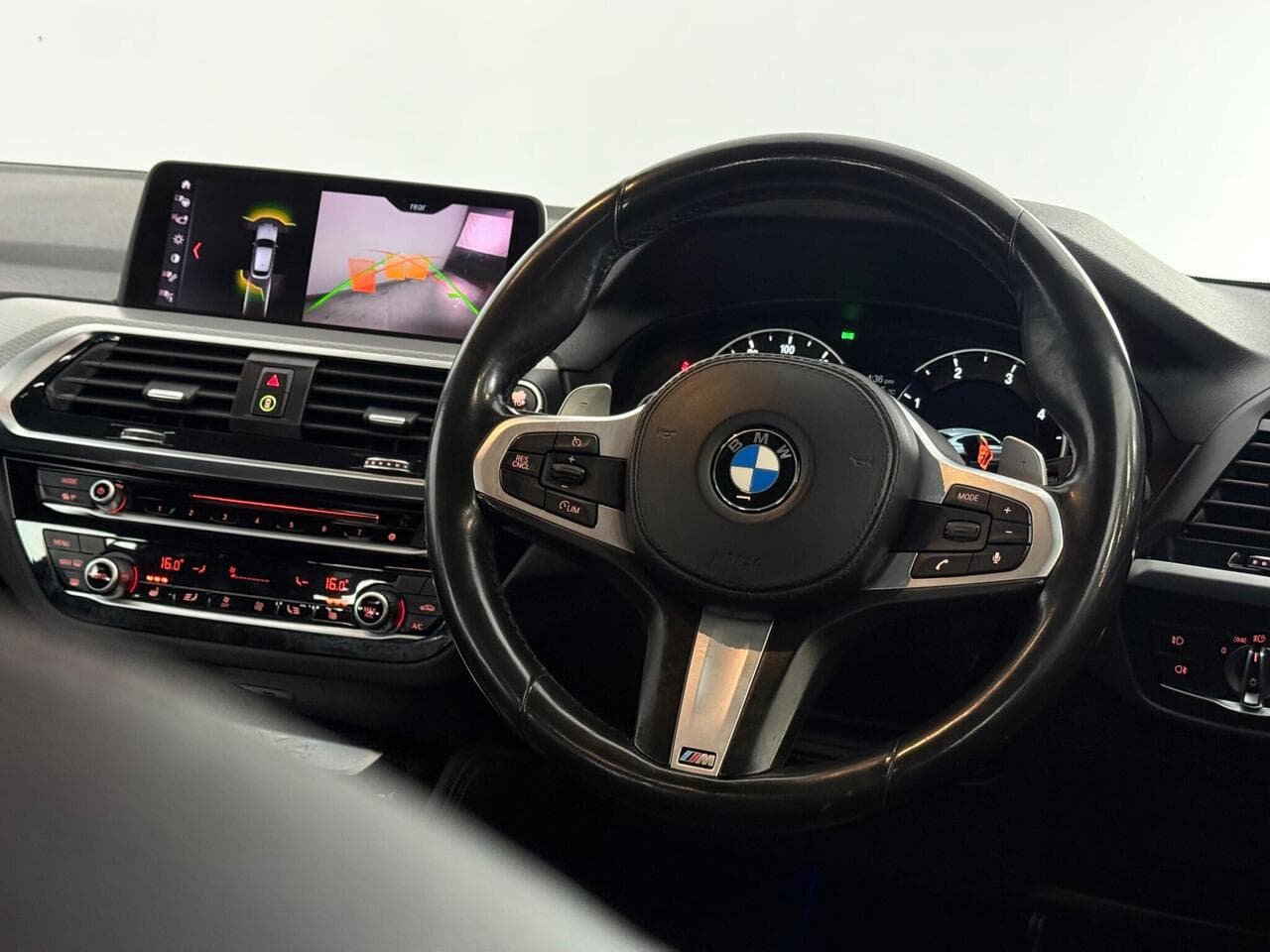 BMW X4 thumbnail Steering Wheel