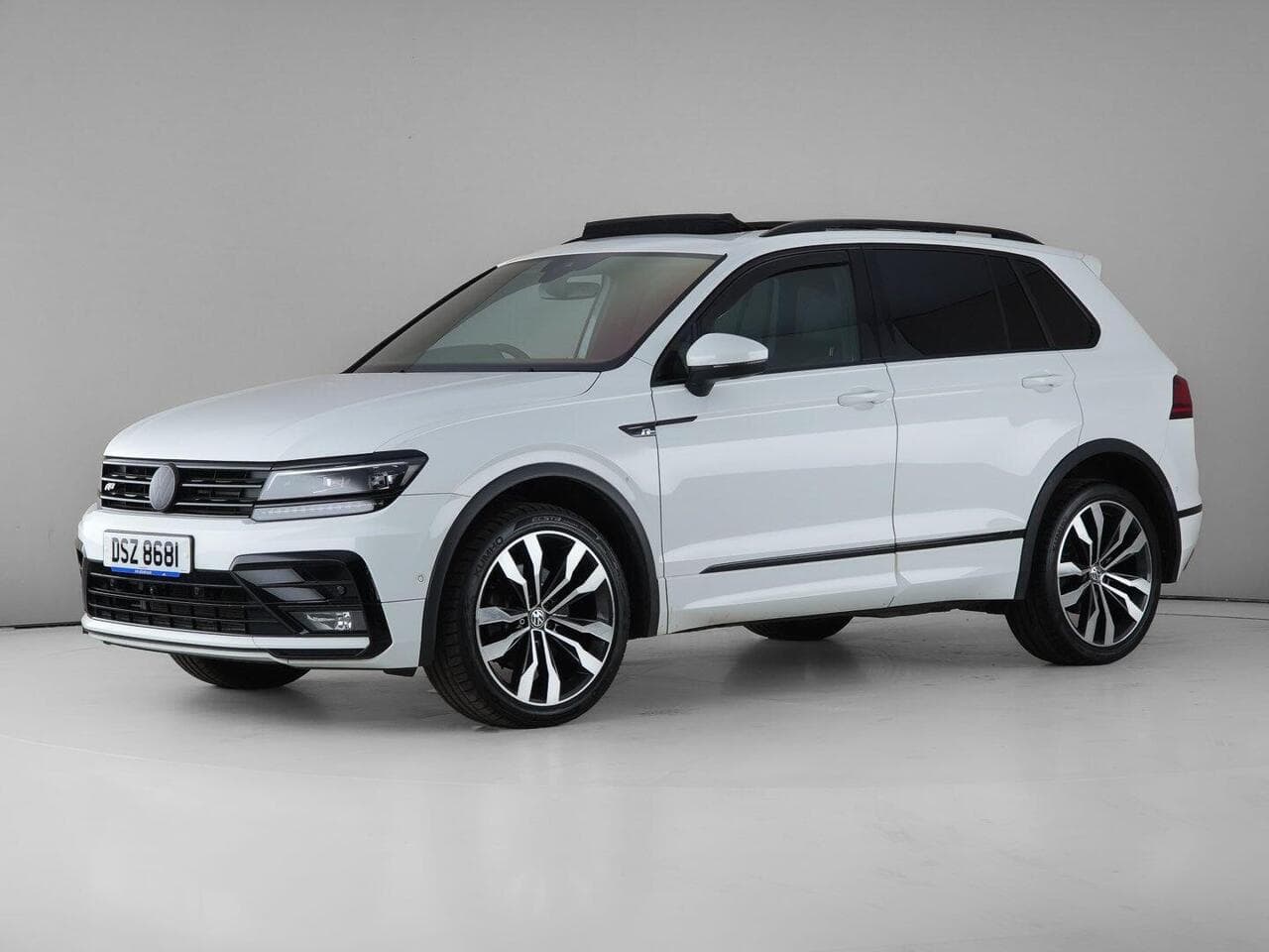 Volkswagen Tiguan thumbnail Front Left