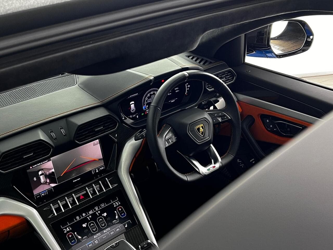 Lamborghini Urus thumbnail Interior Front