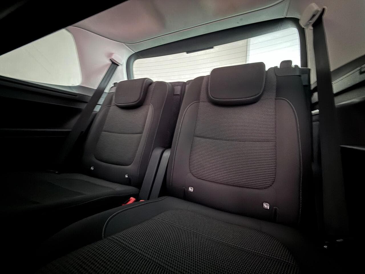 Volkswagen Sharan thumbnail Seats Rear