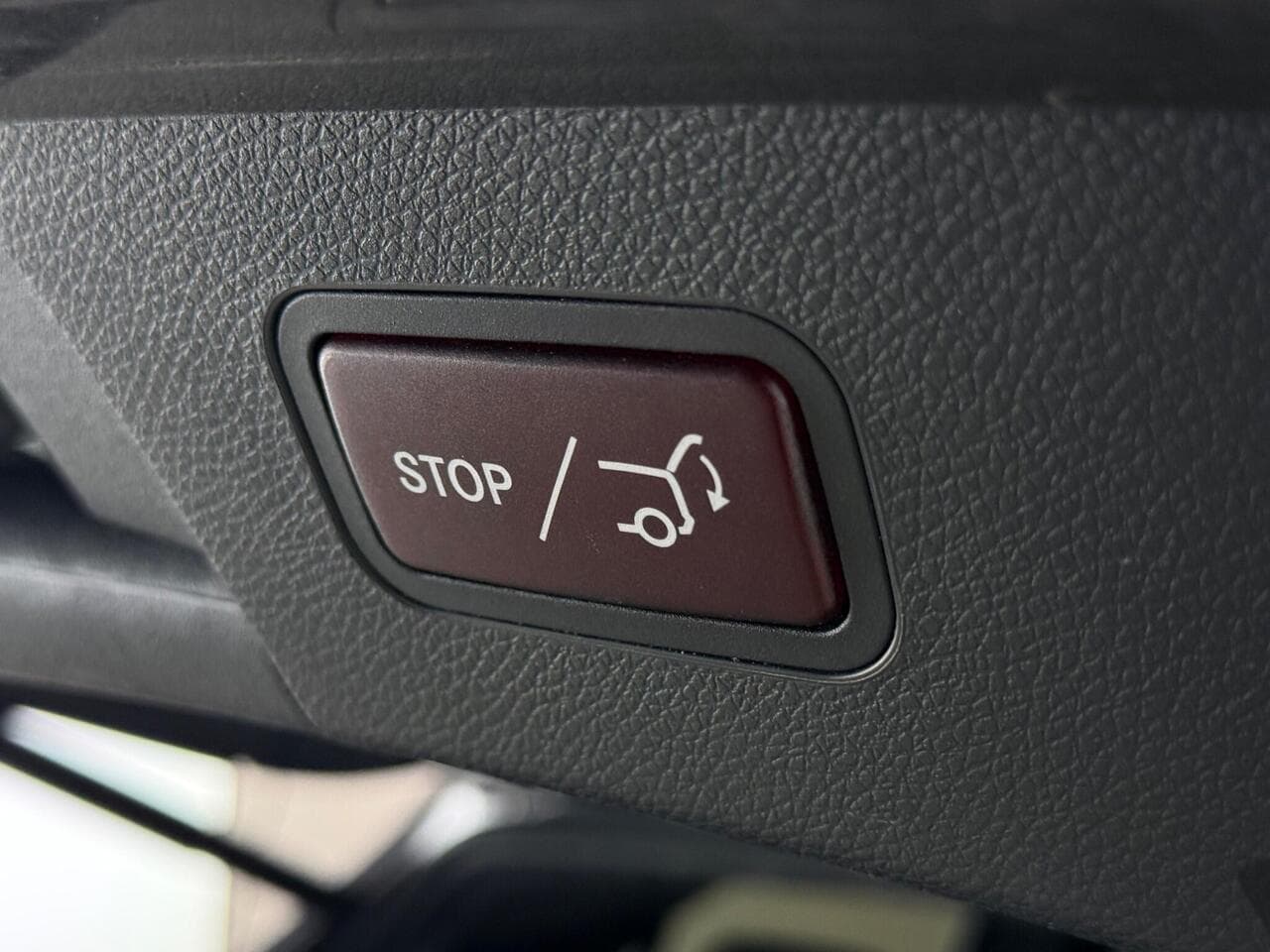 Mercedes-Benz GLA thumbnail Misc Controls