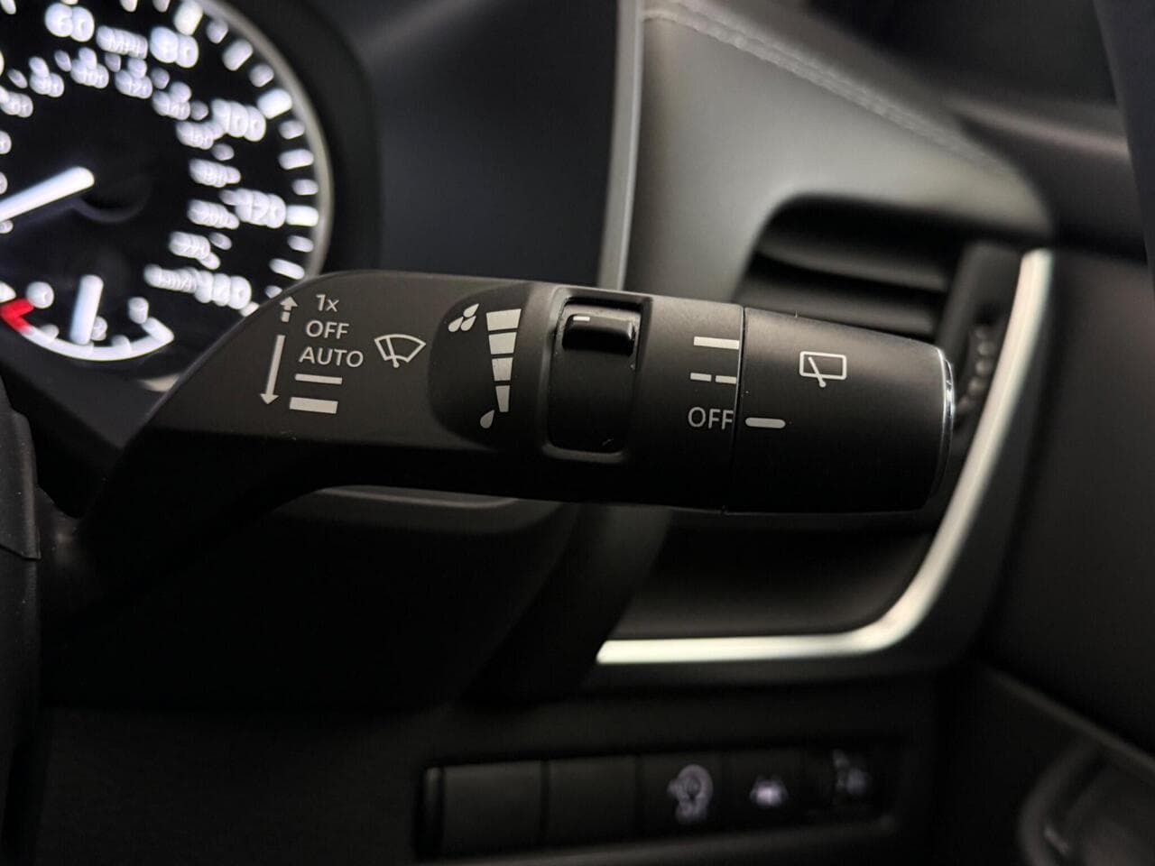 Nissan Qashqai thumbnail Misc Controls
